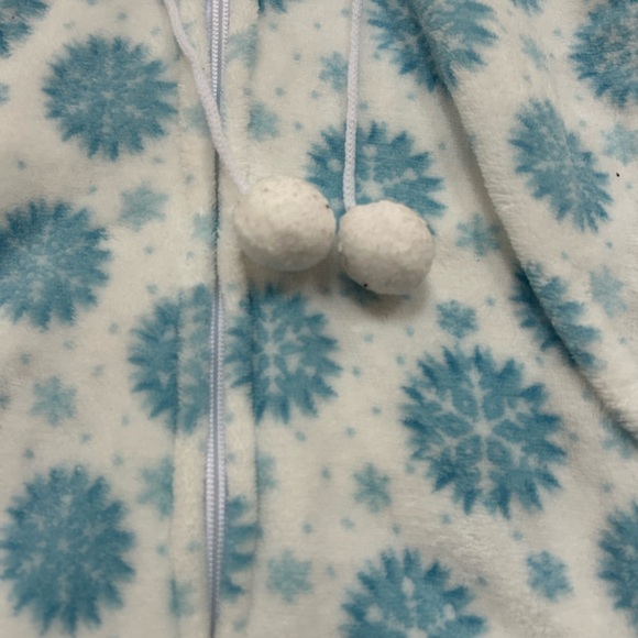 Mayfair woman’s Blue and White Snowflake Onesie - Picture 2 of 4